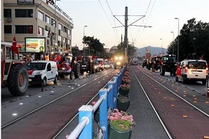 Yüzlerce Traktör Demokrasi İçin Tur Attı