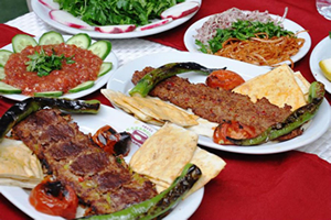 Siz Hiç Adana Kebap Tadında Tavuk Eti Yediniz Mi