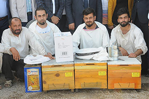 Arıcıların Yüzü Arı Ve Kovan Desteği İle Güldü