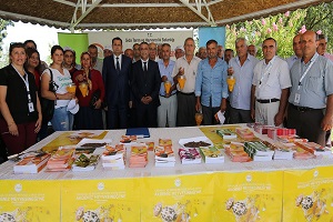 Akdeniz Meyve Sineğine Karşı Tuzak Dağıtıldı