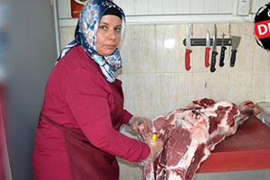 Kadın Kasap Erkeklere Taş Çıkartıyor