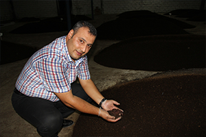 Müdürlüğü Bıraktı Solucan Gübresi İşine Girdi