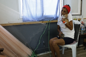 Sokak Hayvanları İçin Ağlar Örüyor