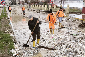 Dev Dalgalar Bütün Kirliliği Ortaya Çıkardı