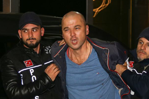 Bakan Pakdemirli den Papağana Şiddet Uygulayan Kişi Hakkında Suç Duyurusu