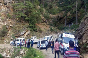 Mantar Toplamak İçin Dağa Çıkan 2 Kişi 30 Metreden Düştü