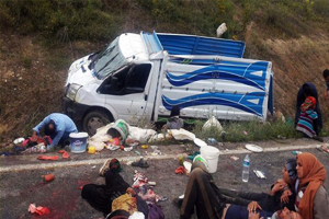 Tarım İşçileri Taşıyan Kamyonet Kaza Yaptı