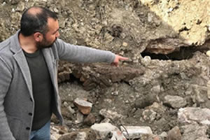 Kepçe İle Düzeltmek İstediği Tarladan Bakın Neler Çıktı