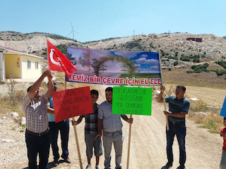 Dinar da köylülerin kum ocağı tepkisi