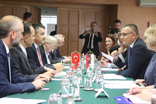 Sırbistan dan 1 alıyor 2 satıyoruz