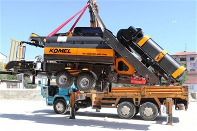 DOKAP DESTEKLİ SİLAJ STREÇLEME MAKİNELERİ ZİRAAT ODALARINA TESLİM EDİLDİ