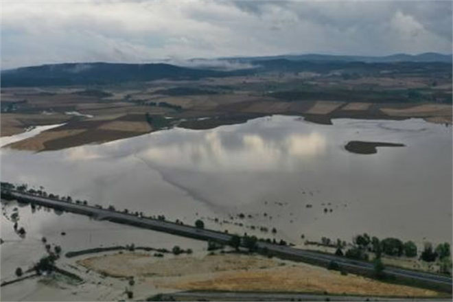 KASTAMONU` DA SU ALTINDA KALAN TARIM ARAZİLERİ HAVADAN GÖRÜNTÜLENDİ!