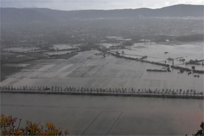 MUĞLA DA ŞİDDETLİ YAĞIŞ HAYATI OLUMSUZ ETKİLİYOR