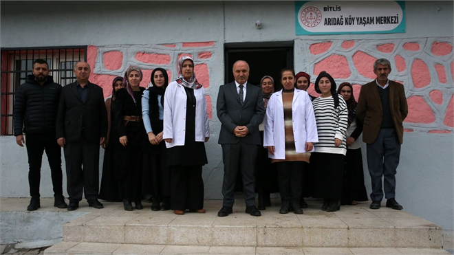 Bitlis Milli Eğitim Müdürü Korkmaz Köy Yaşam Merkezi ni Ziyaret Etti