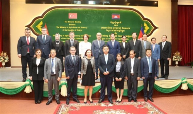 BAKAN KİRİŞCİ KAMBOÇYA DA