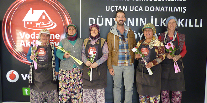 Vodafone Akıllı Köy Kadın Çiftçileri Dünya Kadın Çitçiler Günü nüzü Kutluyor